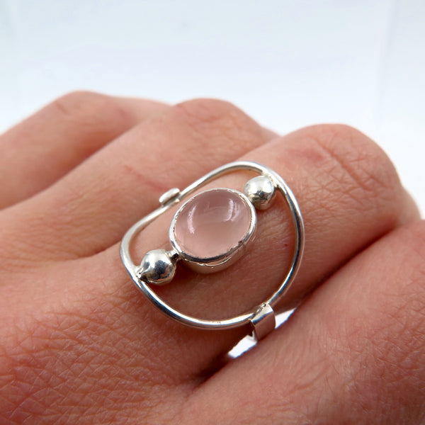 Warrior Ring in Roz Quartz / Peridot - Alkisti Jewelry