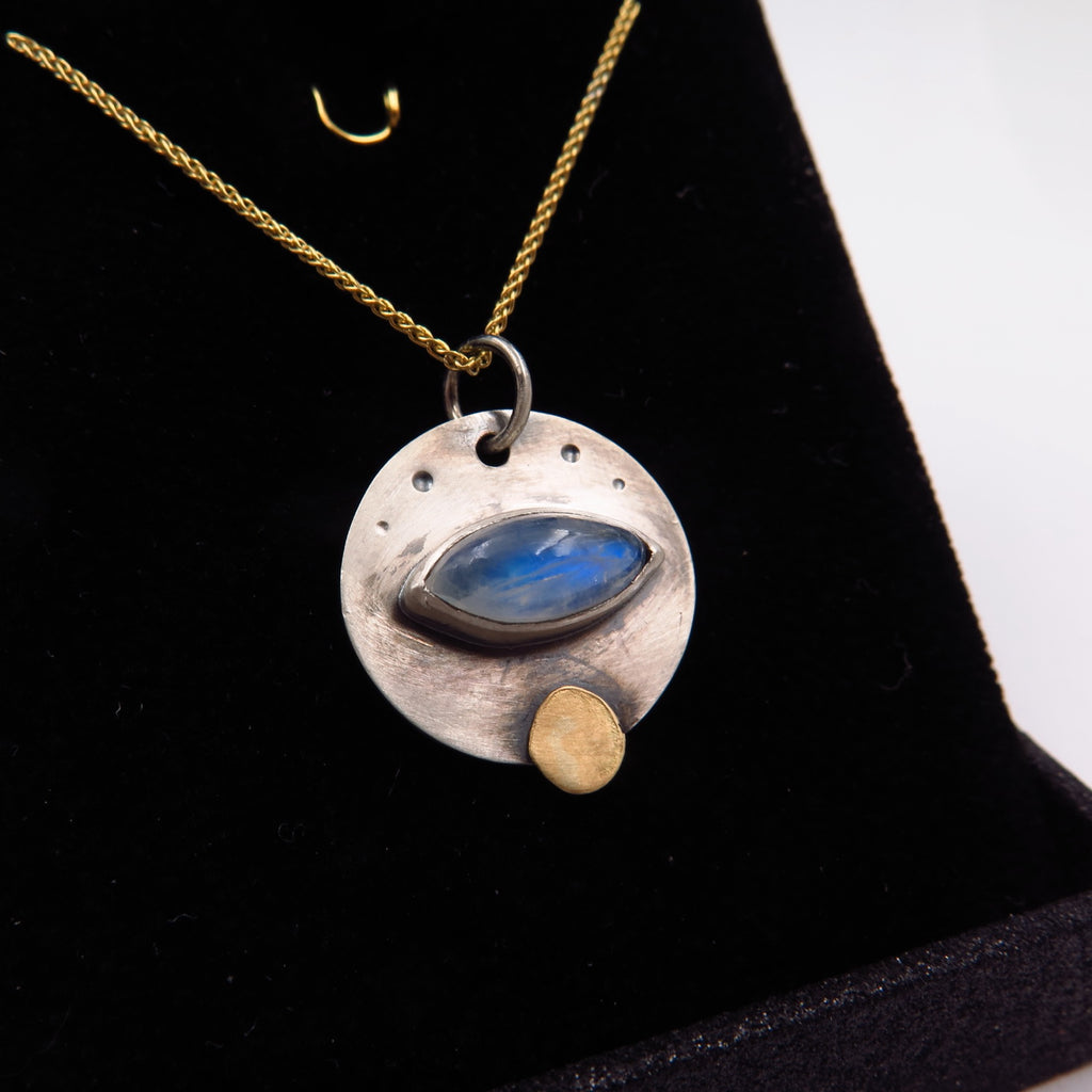 Disc Eye Necklace in Moonstone