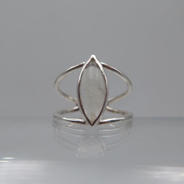 Elegant Eye Silver Ring in Moonstone - Alkisti Jewelry
