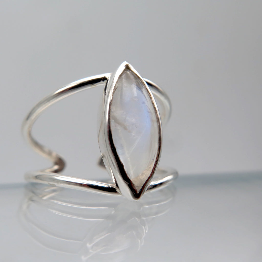 Elegant Eye Silver Ring in Moonstone - Alkisti Jewelry