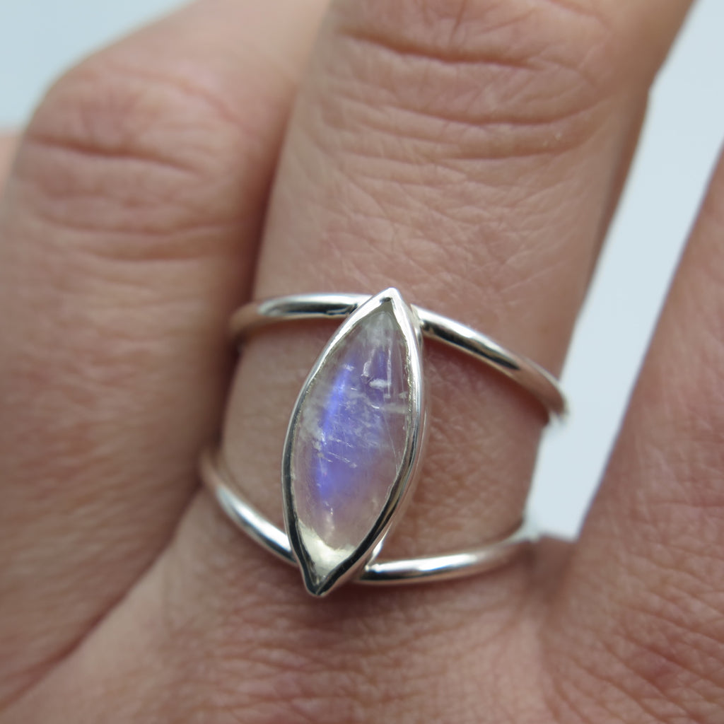 Elegant Eye Silver Ring in Moonstone - Alkisti Jewelry