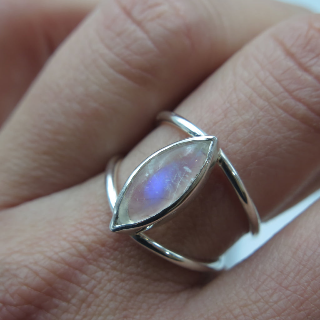 Elegant Eye Silver Ring in Moonstone - Alkisti Jewelry