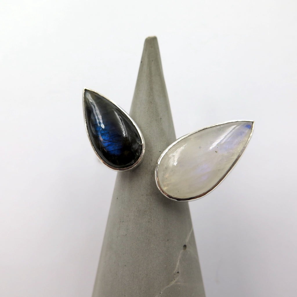 Wings Ring in Labradorite & Moonstone - Alkisti Jewelry