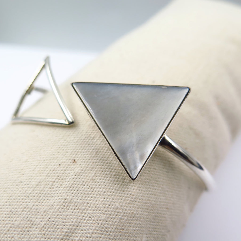 Arrow Bracelet in Mother of Pearl - Alkisti Jewelry