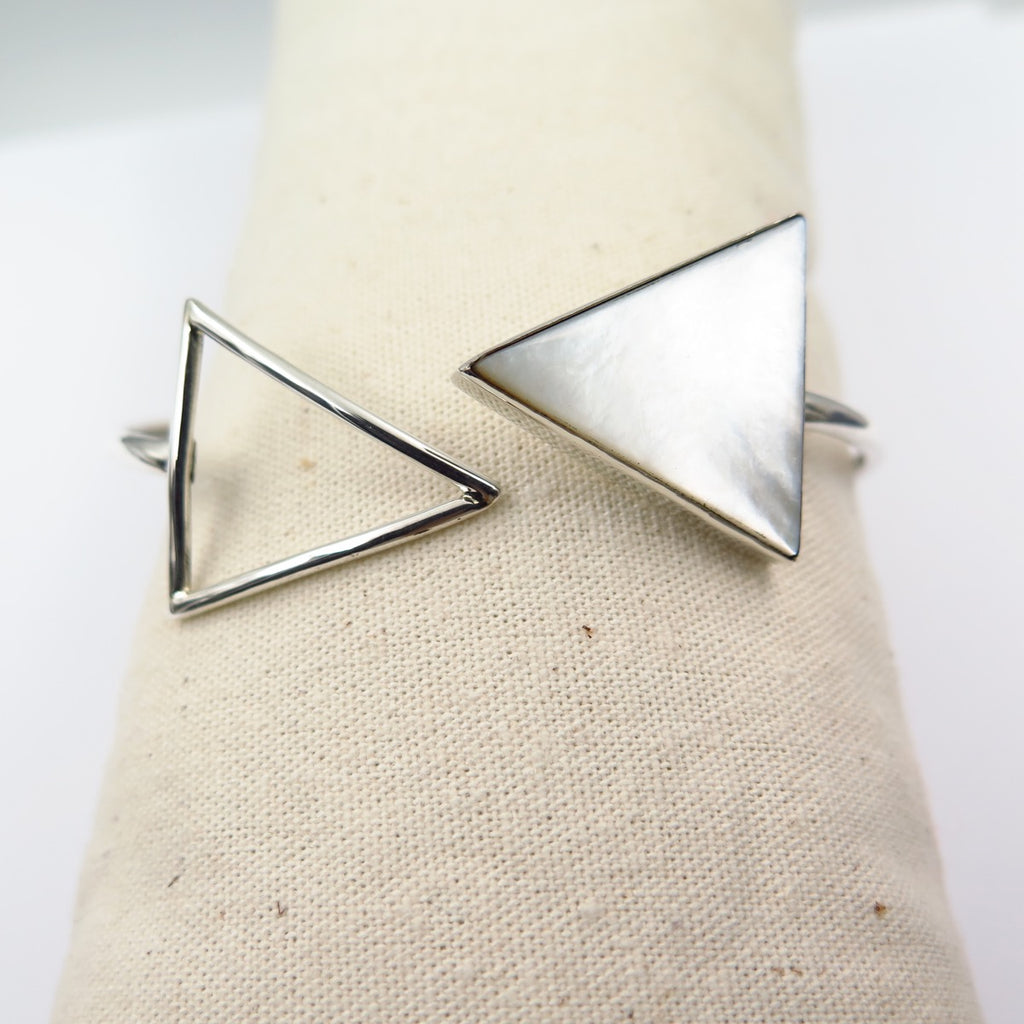 Arrow Bracelet in Mother of Pearl - Alkisti Jewelry