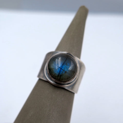 Bold Eye Ring in Silver & Labradorite - Alkisti Jewelry