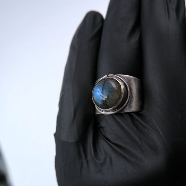 Bold Eye Ring in Silver & Labradorite - Alkisti Jewelry