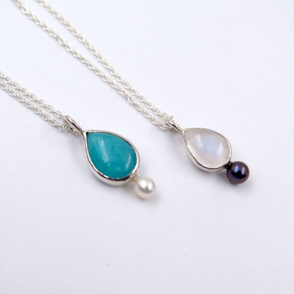 Aura Pendant in Moonstone & black pearl - Alkisti Jewelry