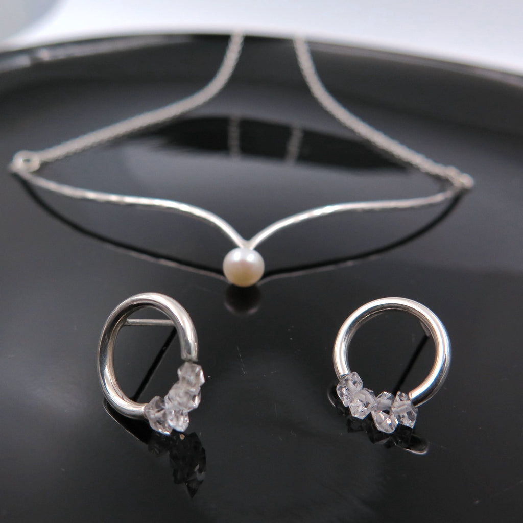 Flying Pearl Necklace in Silver & Pearl - Alkisti Jewelry