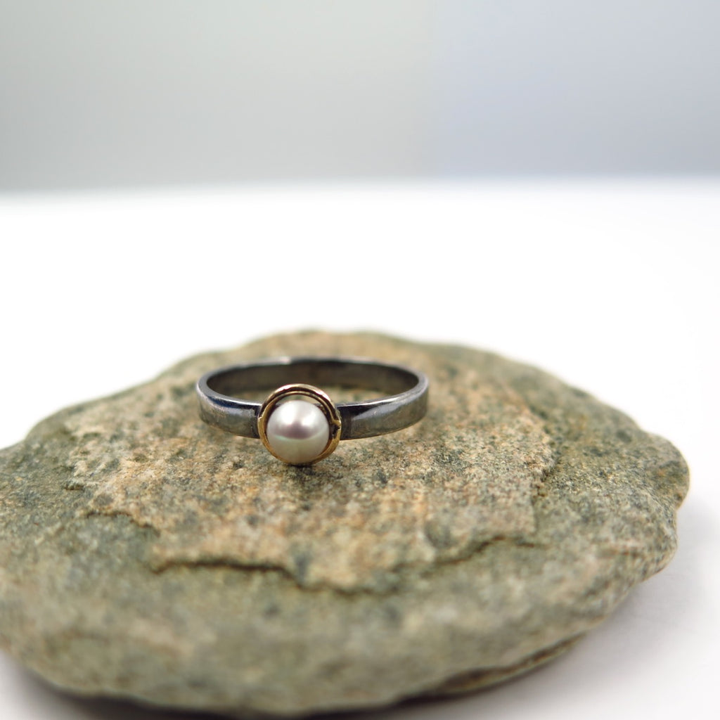 Classic Ring in Pearl & 14K Gold - Alkisti Jewelry