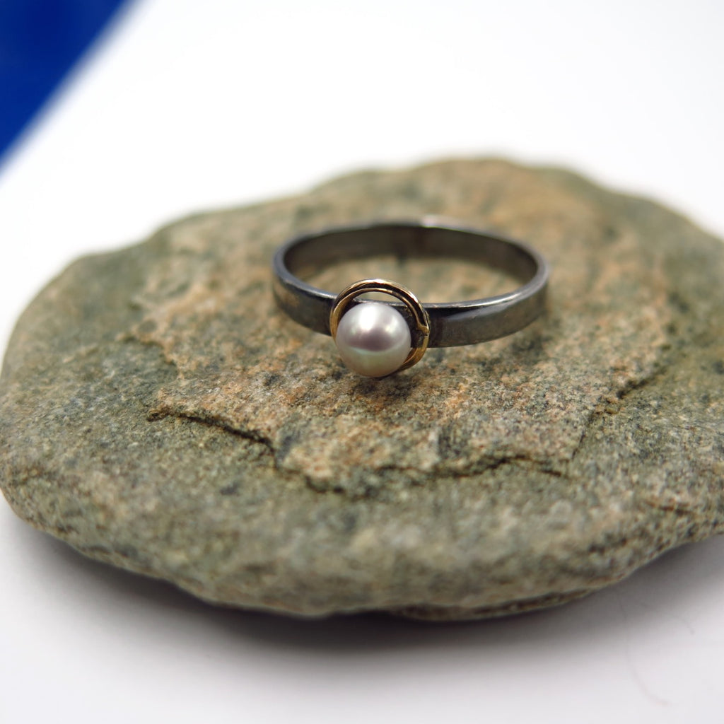 Classic Ring in Pearl & 14K Gold - Alkisti Jewelry